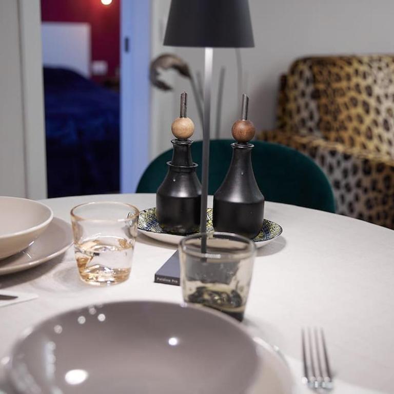[Moderno Bilocale Chic] 8 min dal Duomo - Appartamento con 1 Camera da Letto - 10
