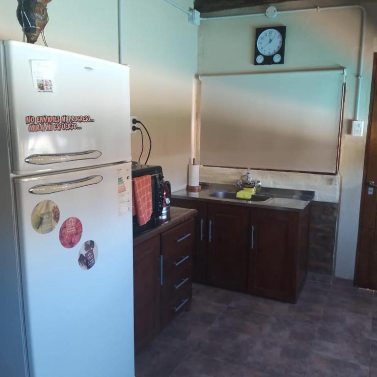 Hermosa casita con quincho y amplia pileta TODAS LAS COMODIDADES Paz total - Casa con 1 dormitorio - 6