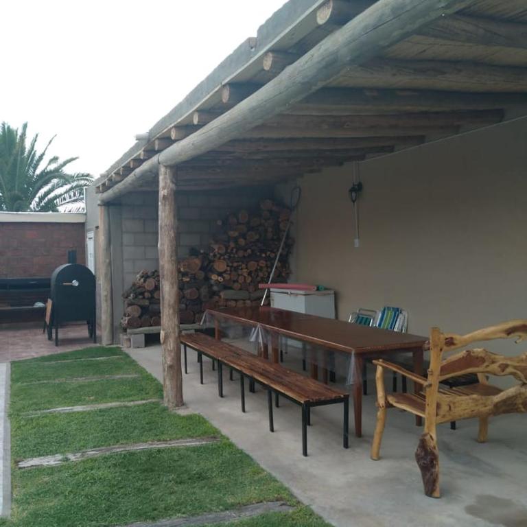 Hermosa casita con quincho y amplia pileta TODAS LAS COMODIDADES Paz total - Casa con 1 dormitorio - 8