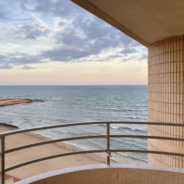 Formidable seaview - Three-Bedroom Apartment - 1