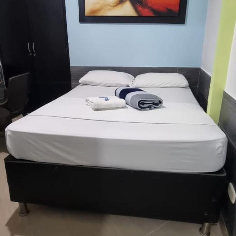 Hotel Laureles Home - Quadruple Room with Private Bathroom - 7
