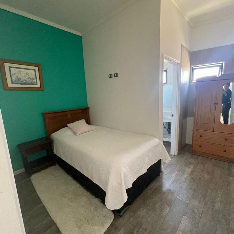 HOSTAL LA MODERNA - Family Room with Private Bathroom - 10