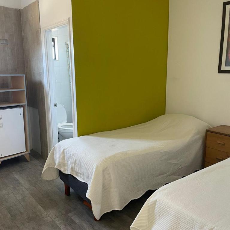 HOSTAL LA MODERNA - Family Room with Private Bathroom - 8