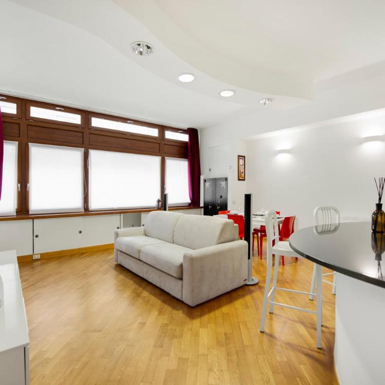 Garage privato gratuito - 600 metri Duomo - Appartamento con 2 Camere da Letto - 11