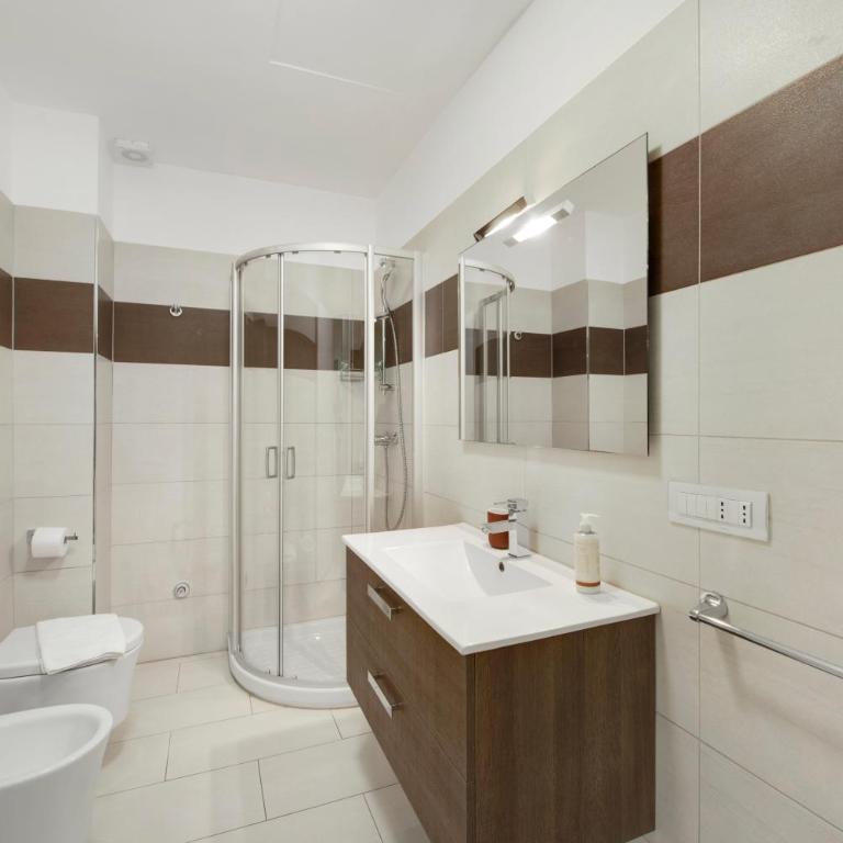 Garage privato gratuito - 600 metri Duomo - Appartamento con 2 Camere da Letto - 7