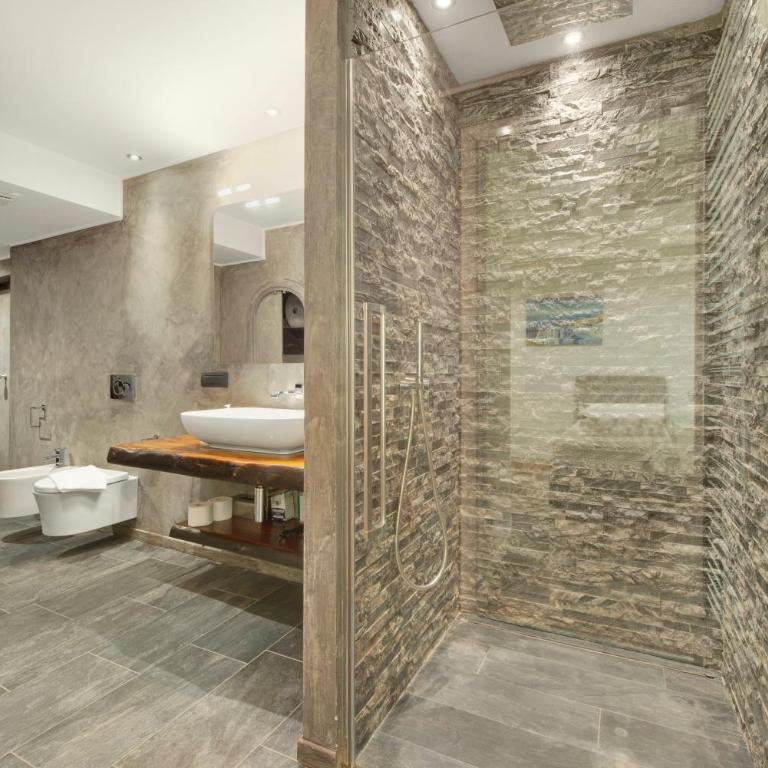 Garage privato gratuito - 600 metri Duomo - Appartamento con 2 Camere da Letto - 5