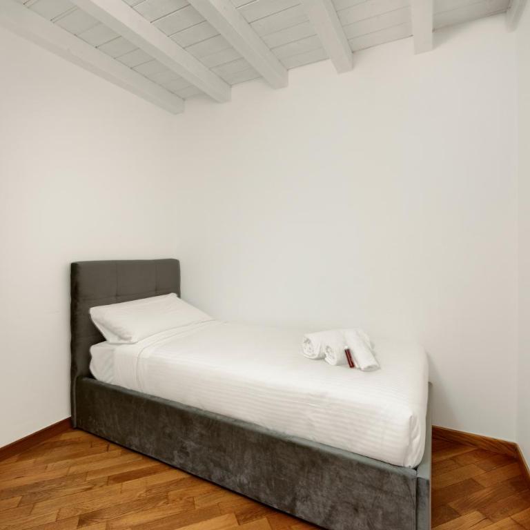 Garage privato gratuito - 600 metri Duomo - Appartamento con 2 Camere da Letto - 3