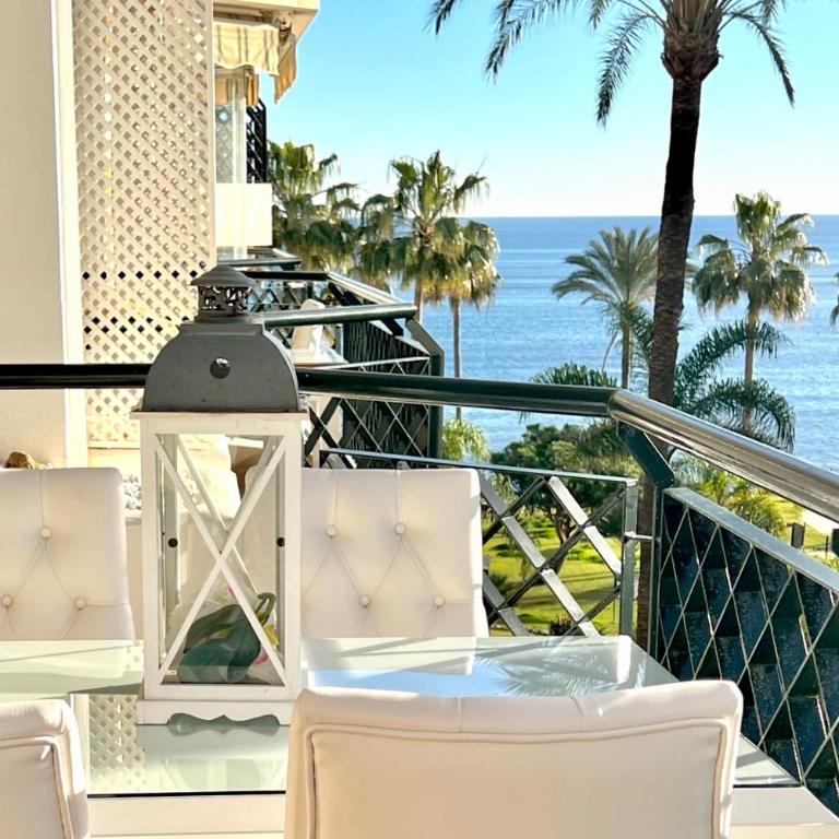 MI CAPRICHO Beachfront 400 - Apartment With Sea Views Costa del Sol - Two-Bedroom Apartments - 1