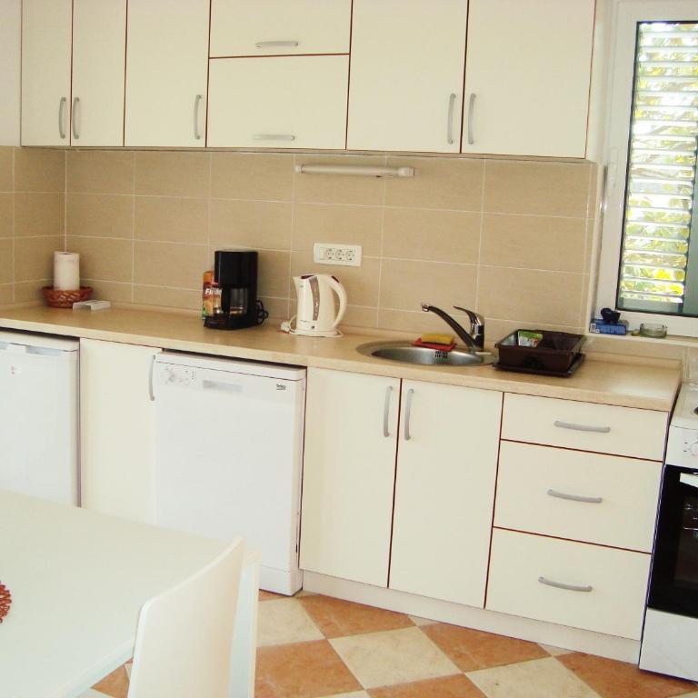Apartments Rolovina - Two-Bedroom Apartment - 13