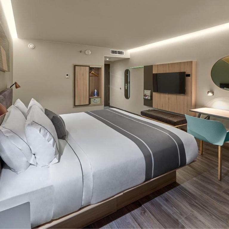 City Express Plus by Marriott Ciudad de Mexico Interlomas - Habitación con cama extragrande. - 4