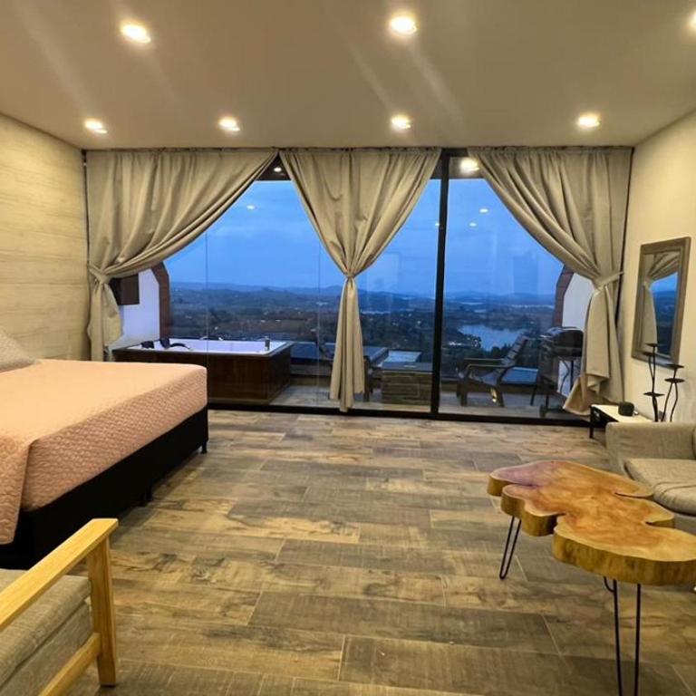 Montecielo Hosting - Habitación Cuádruple con vistas al lago - 5