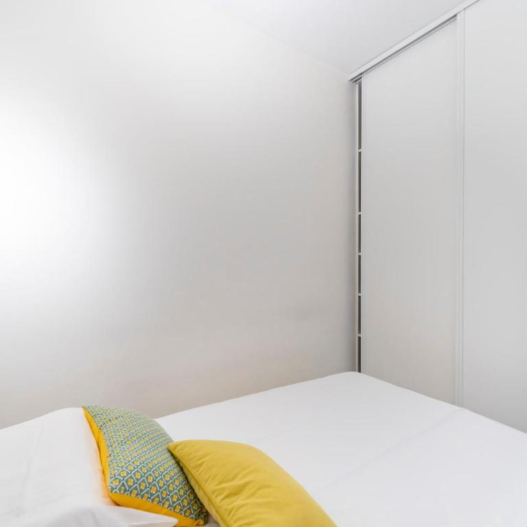 Brand new one bedroom 2min walk to Carlton hotel - Apartamento - 14