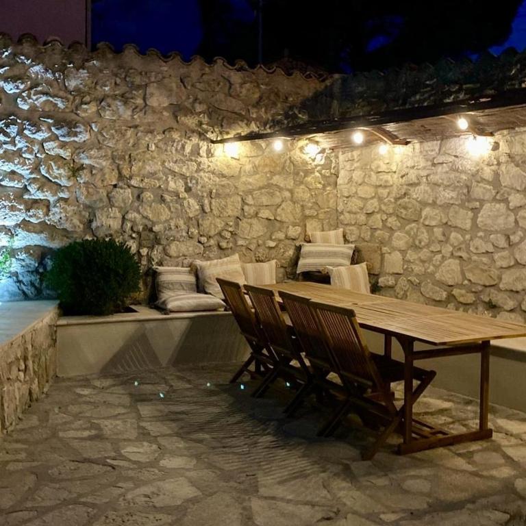Maison en pierre avec piscine, 6 couchages, située au cœur de Mallemort, Provence. - FR-1-658-25 - Maison de Vacances - 18