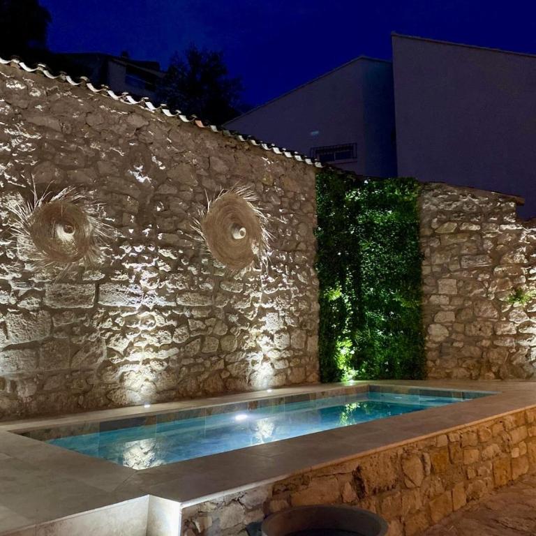 Maison en pierre avec piscine, 6 couchages, située au cœur de Mallemort, Provence. - FR-1-658-25 - Maison de Vacances - 19