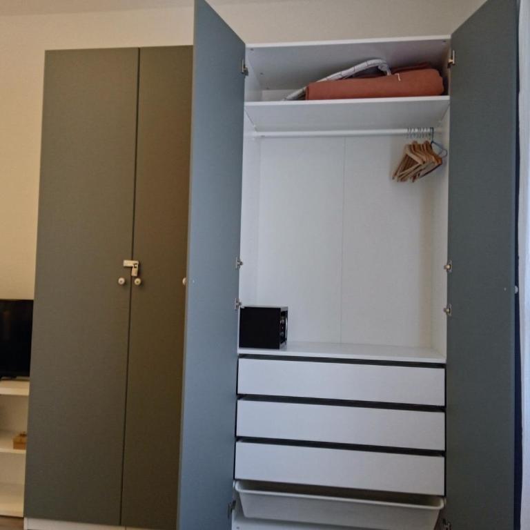 Colom Apartments - One-Bedroom Apartment - 40