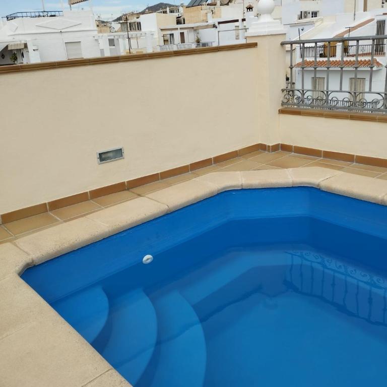 Ático con piscina privada en el corazón de Nerja! - Casa - 17