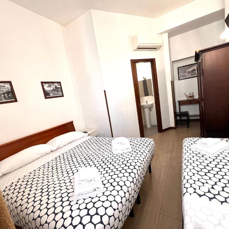 Booking Inn Settembre 95 - Standard Dreibettzimmer - 2