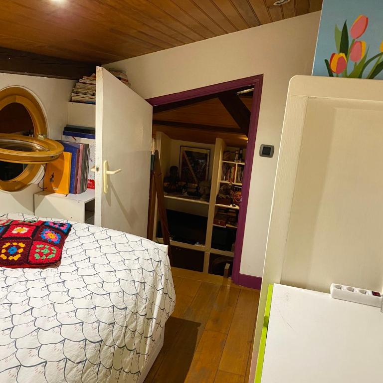 Loft character with a view of court - Loft - 18