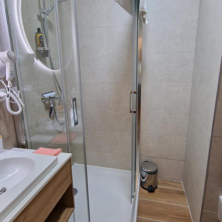 Vuk Vucko - One-Bedroom Apartment - 17