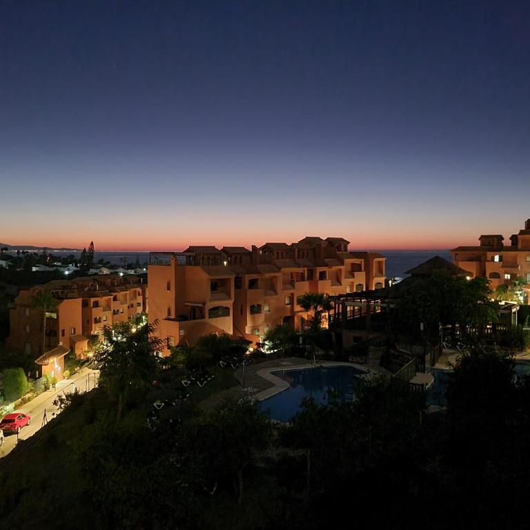 Sea View Penthouse Apartment with Hot Tub - Casa Bella Vista, Buenas Noches , Estepona - Three-Bedroom Apartment - 37