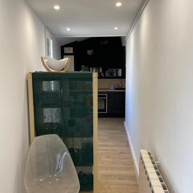 Petite maison de ville avec jardin quartier calme - Two-Bedroom House - 4