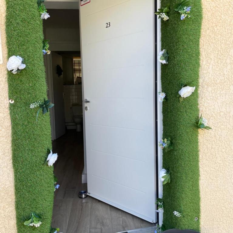 Petite maison de ville avec jardin quartier calme - Two-Bedroom House - 12