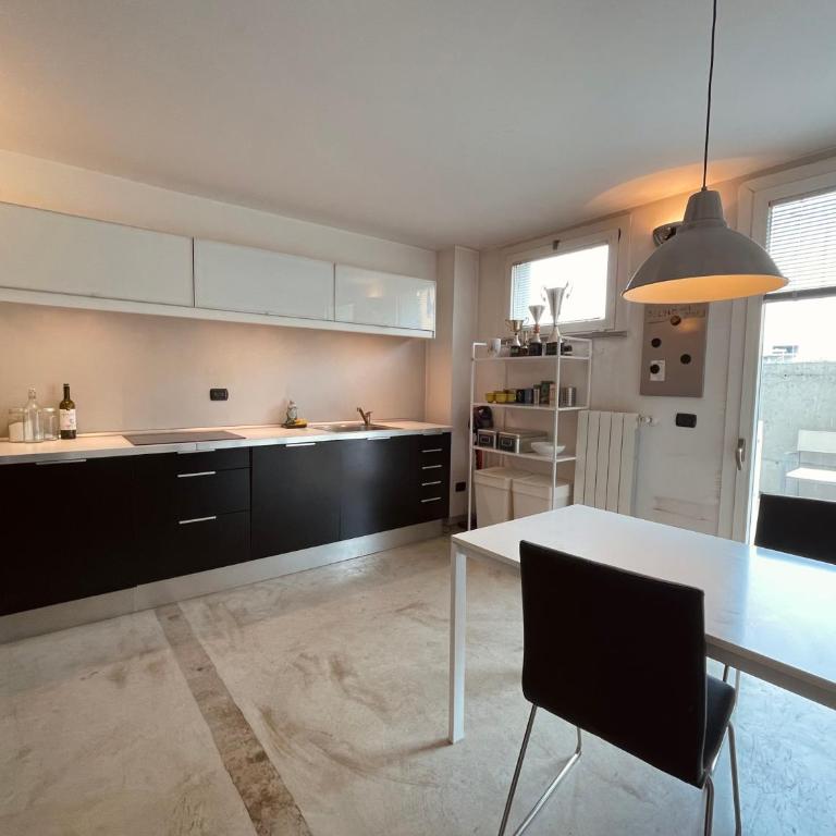 Ampio Loft su due livelli con giardino - Appartamento con 2 Camere da Letto - 16
