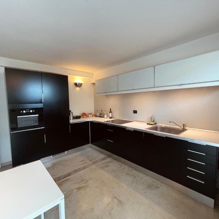 Ampio Loft su due livelli con giardino - Appartamento con 2 Camere da Letto - 15