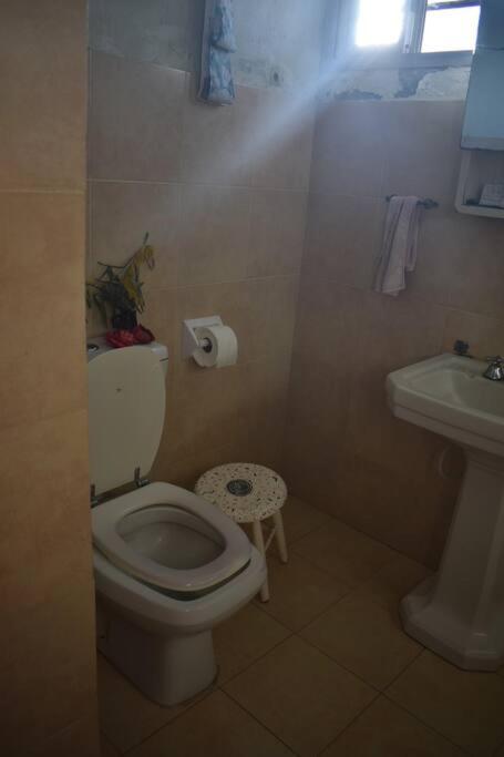 LaGloriaMds - Three-Bedroom House - 32