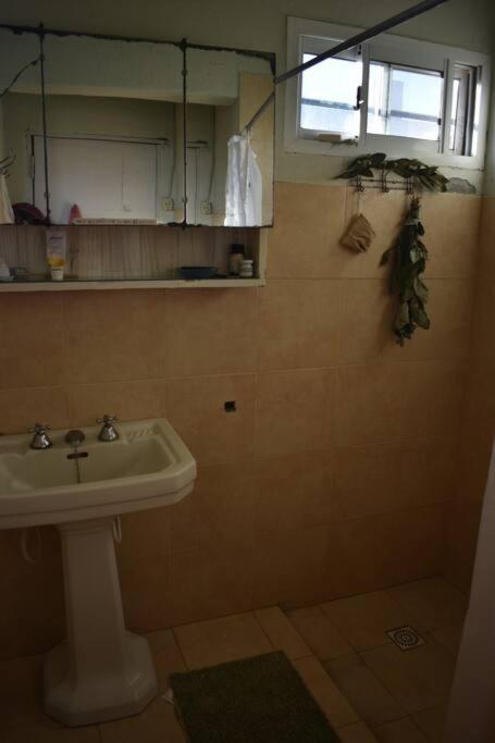 LaGloriaMds - Three-Bedroom House - 34