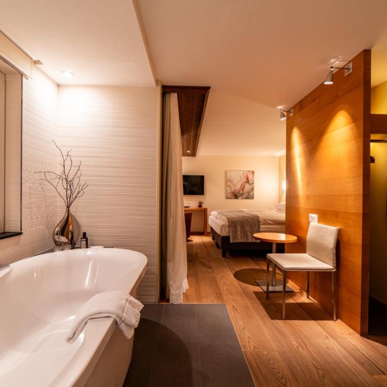 Hotel Allalin Saas-Fee - Superior Doppelzimmer mit Balkon - 8