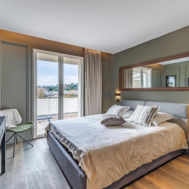 Villa sur le toit, duplex, 5 pièces 160m2, piscine - Appartement - 38