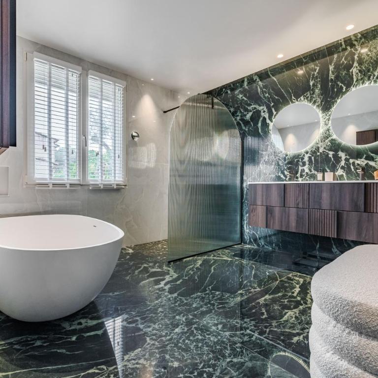 Villa sur le toit, duplex, 5 pièces 160m2, piscine - Appartement - 35