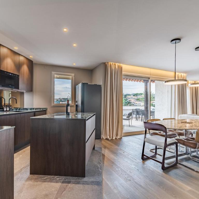 Villa sur le toit, duplex, 5 pièces 160m2, piscine - Appartement - 1