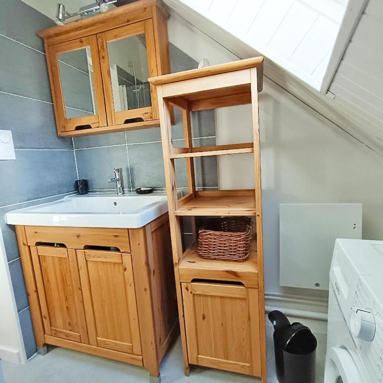 La Tanière, T2 duplex, centre Luchon, 4 personnes, wifi, 3ème étage - One-Bedroom Apartment - 16