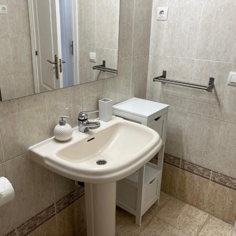 EL FARO VACACIONES en ESTEPONA - Apartamento con vistas a la piscina - 32