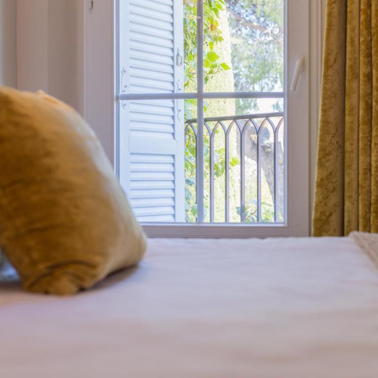 Hotel des Lices - Chambre Double ou Lits Jumeaux Standard - Vue sur la Rue - 7
