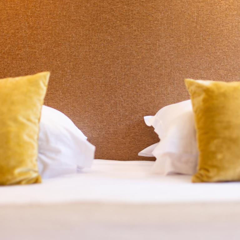 Hotel des Lices - Chambre Double ou Lits Jumeaux Standard - Vue sur la Rue - 9
