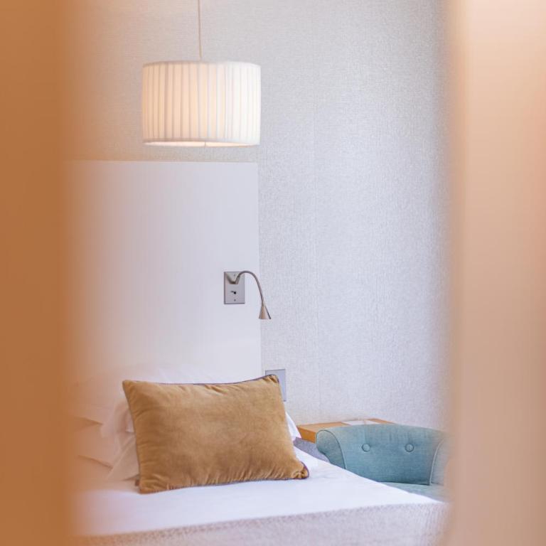 Hotel des Lices - Chambre Double ou Lits Jumeaux Deluxe – Vue sur Jardin - 8