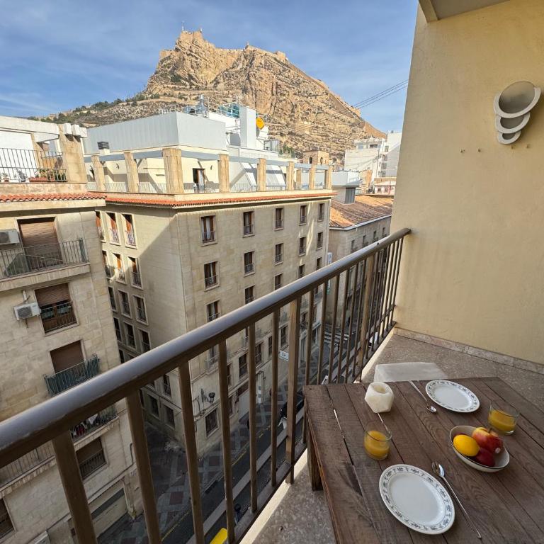 Apartamento centro Alicante a 1min de Playa Postiguet By Turihome - Two-Bedroom Apartment - 1