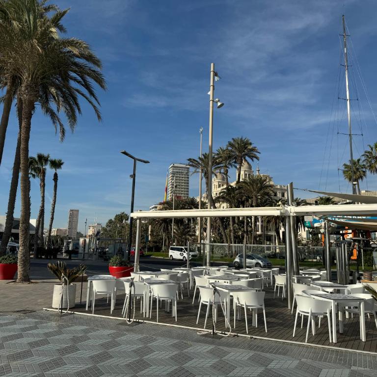 Apartamento centro Alicante a 1min de Playa Postiguet By Turihome - Two-Bedroom Apartment - 10