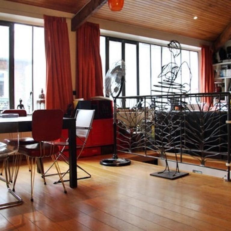 Loft character with a view of court - Loft - 6