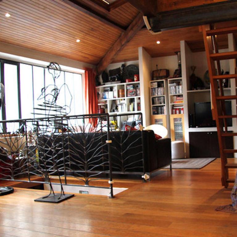 Loft character with a view of court - Loft - 7