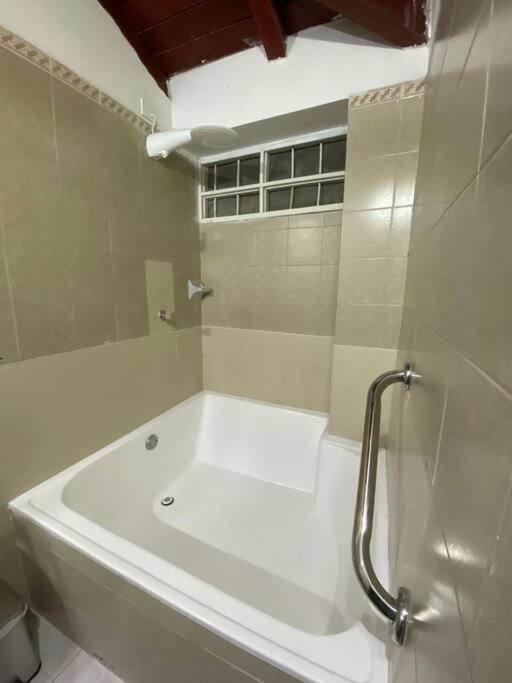 Cómodo apartamento con vista al mar y la montaña - Two-Bedroom Apartment - 21
