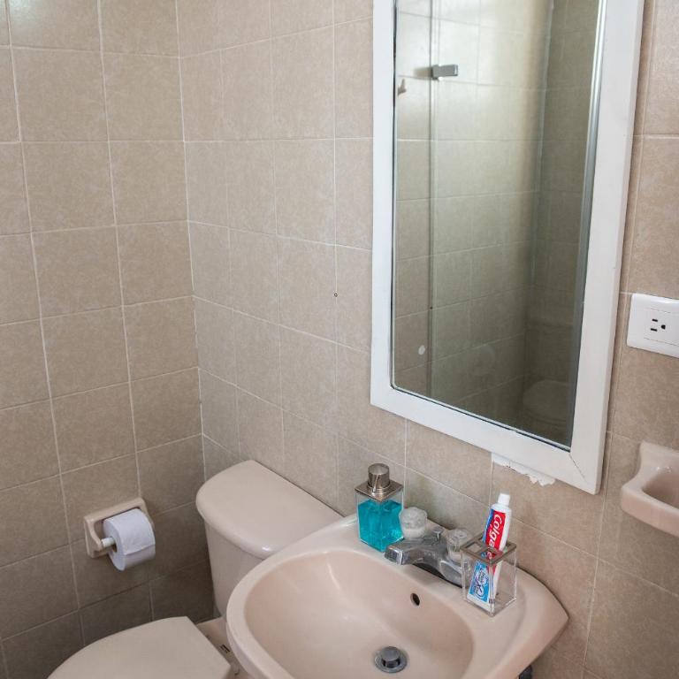 Cómodo apartamento con vista al mar y la montaña - Two-Bedroom Apartment - 32