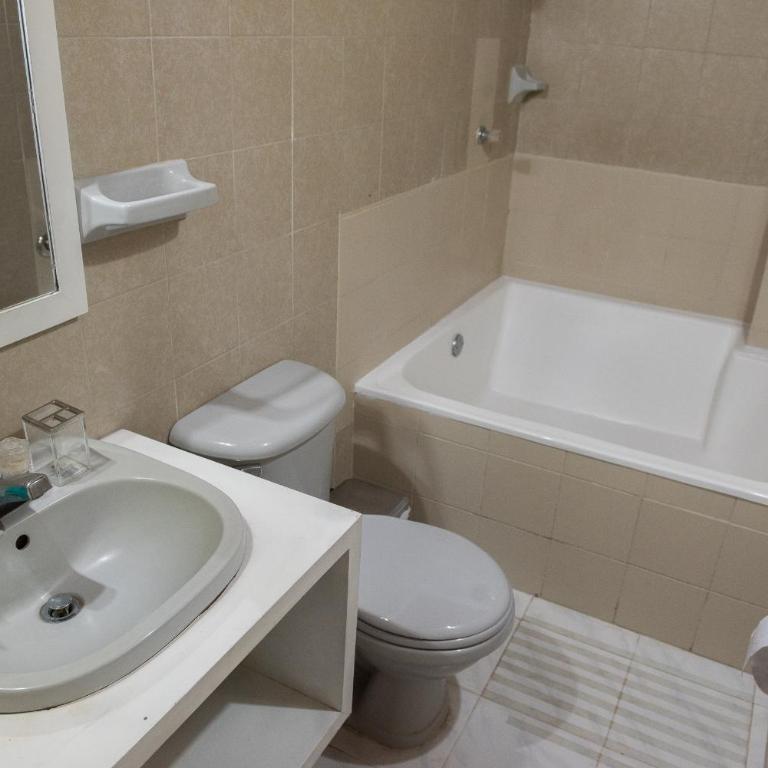 Cómodo apartamento con vista al mar y la montaña - Two-Bedroom Apartment - 49
