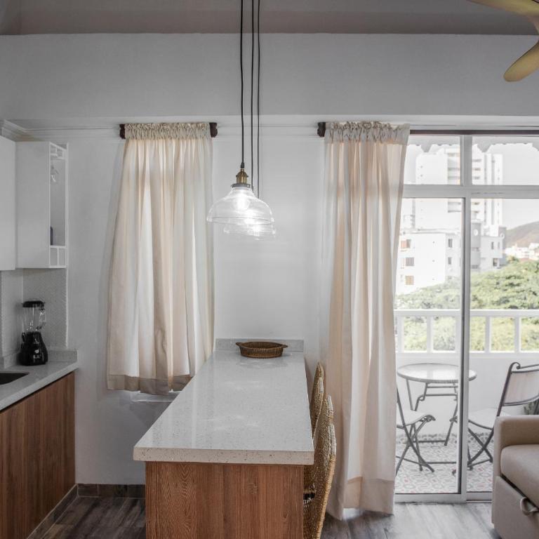Cómodo apartamento con vista al mar y la montaña - Two-Bedroom Apartment - 50