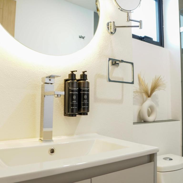 Indiana suites - Studio with Balcony - 5