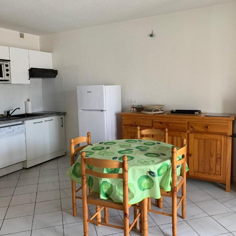 Charmant T2 à 2 pas de la plage avec terrasses, parking et local vélo – 5 pers, ménage inclus - FR-1-319-435 - Apartamento (5 adultos) - 1