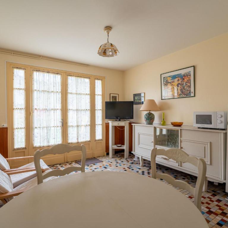 Appartement 4 pers, Pieds des Pistes Cyclables, Terrasse, BBQ, Proche Plages et Activités - FR-1-50-107 - Appartement - 2